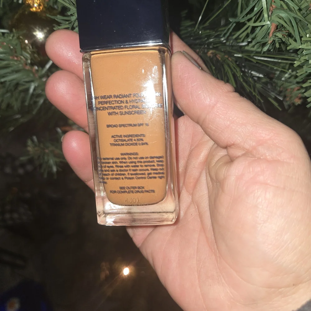 Dior Forever Skin Glow Foundation in Warm Brown